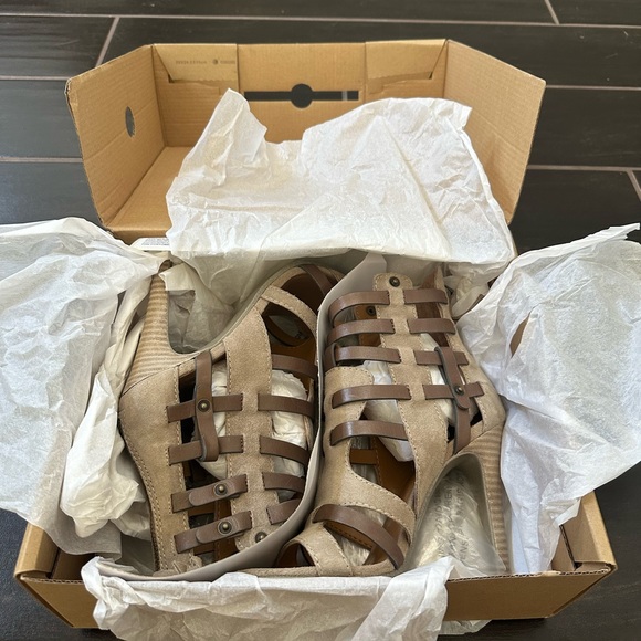 Nine West sandals/booties in Taupe/5.5M/Vintage America Collection - Picture 5 of 6